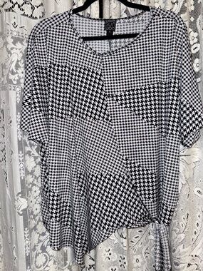 Clara Sun Woo Black and White Houndstooth Short Sleeve Tunic